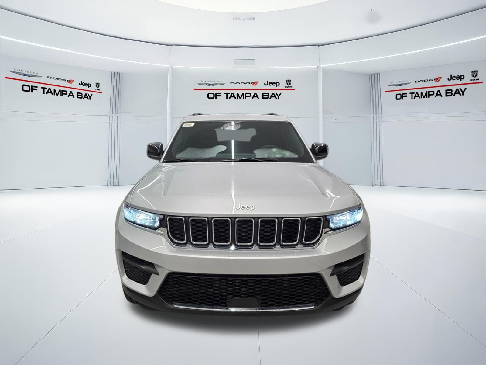 New 2025 Jeep Grand Cherokee Laredo w/ Luxury Tech Group I RWD image 8