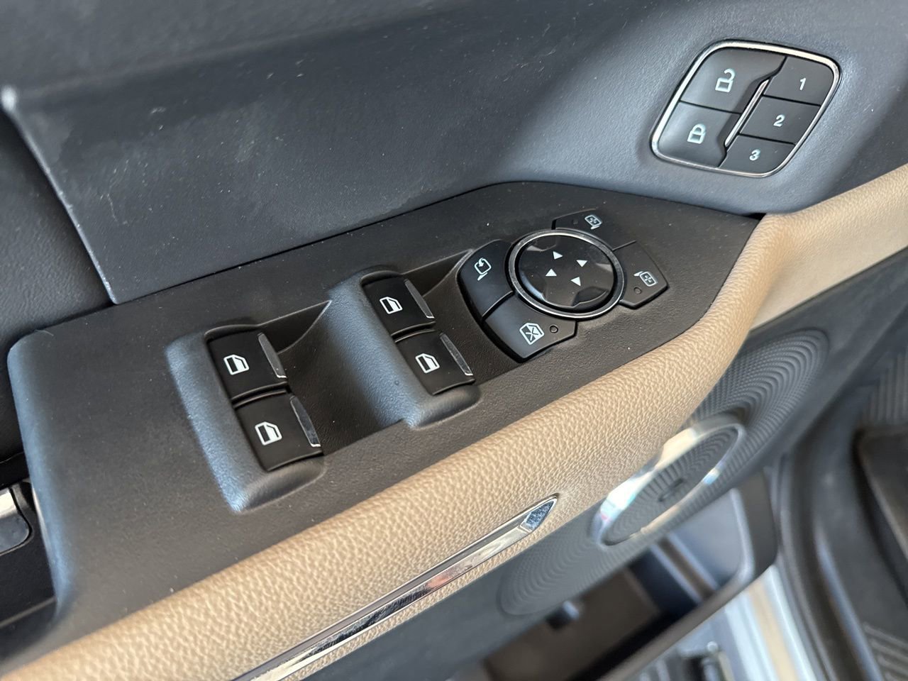 Used 2024 Ford Expedition Limited image 39