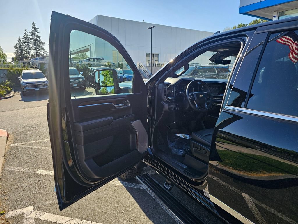 Used 2024 Chevrolet Silverado 2500 High Country w/ High Country Premium Package AWD/4WD image 19