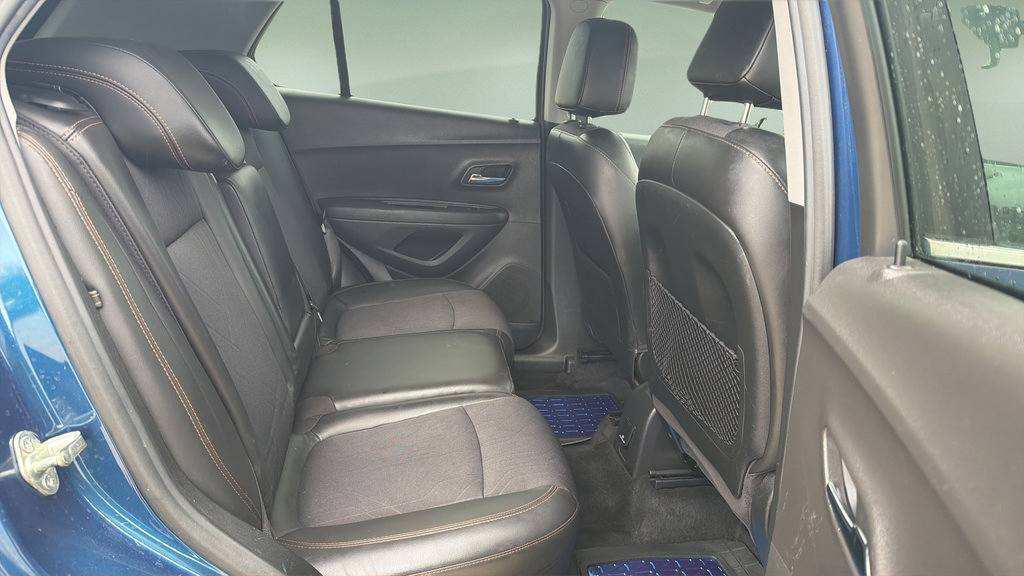 Used 2020 Chevrolet Trax LT w/ LT Convenience Package AWD/4WD image 15
