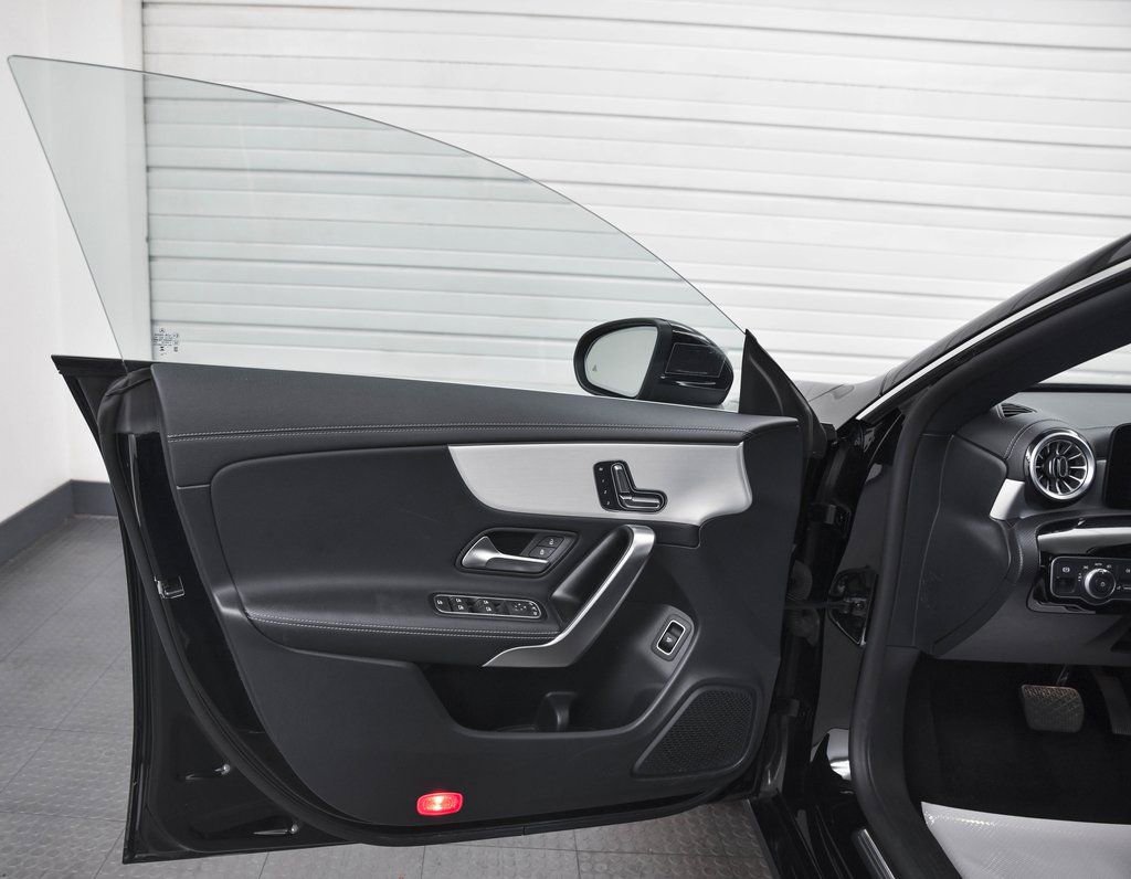 Used 2025 Mercedes-Benz CLA 250 4MATIC image 11