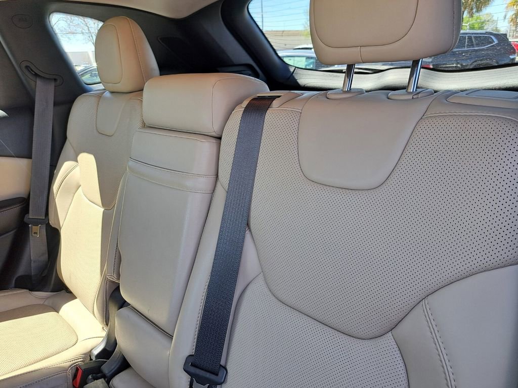 Used 2015 Jeep Cherokee Limited w/ Luxury Group image 23