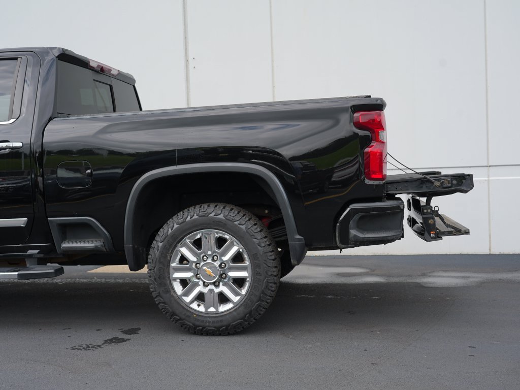 Used 2024 Chevrolet Silverado 3500 High Country w/ High Country Premium Package AWD/4WD image 11