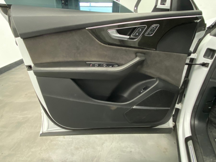 Used 2019 Audi Q8 Prestige AWD/4WD image 45