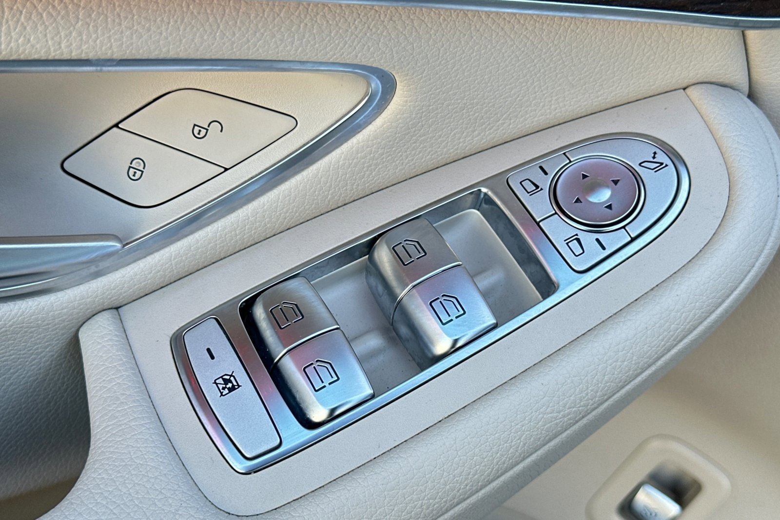 Used 2022 Mercedes-Benz GLC 300 image 12