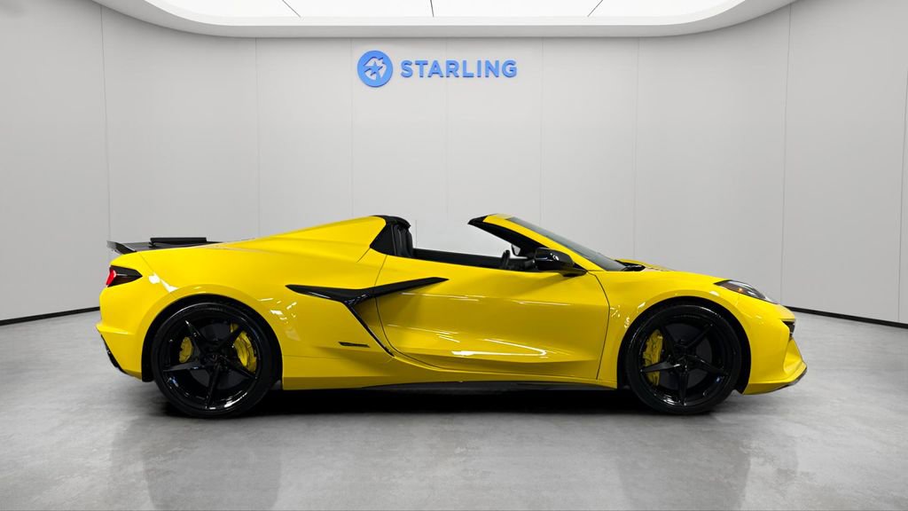 Used 2025 Chevrolet Corvette E-Ray w/ Stealth Interior Trim Package AWD/4WD image 9
