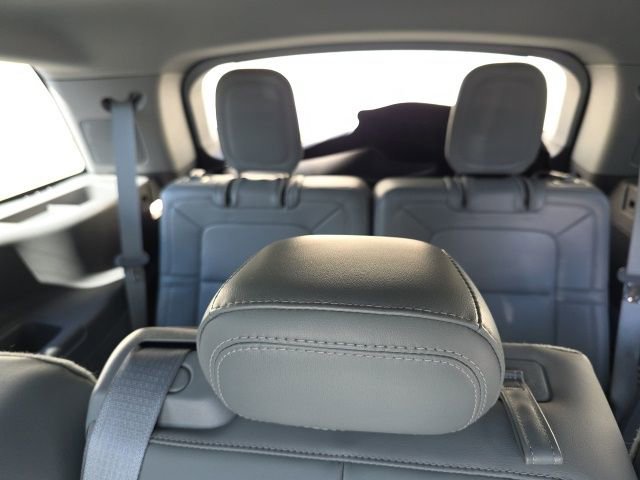 Used 2021 Lincoln Aviator Reserve w/ Equipment Group 202A image 23