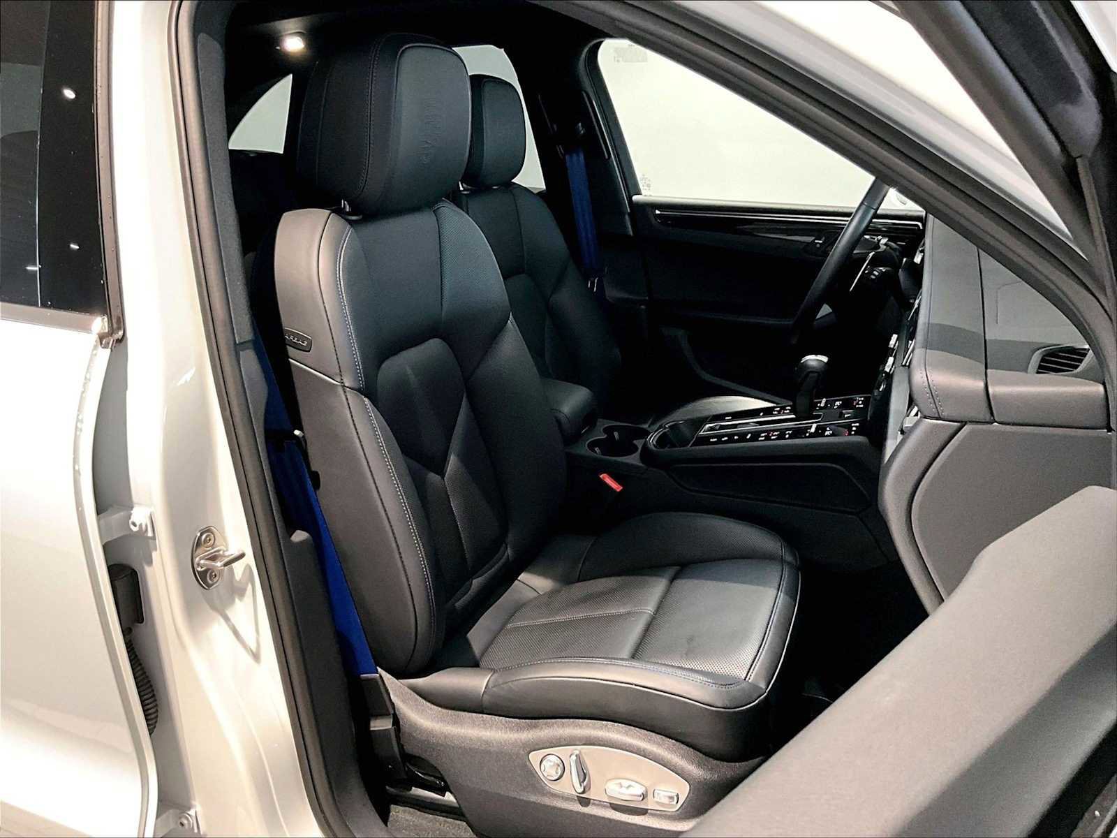 Used 2025 Porsche Macan image 22