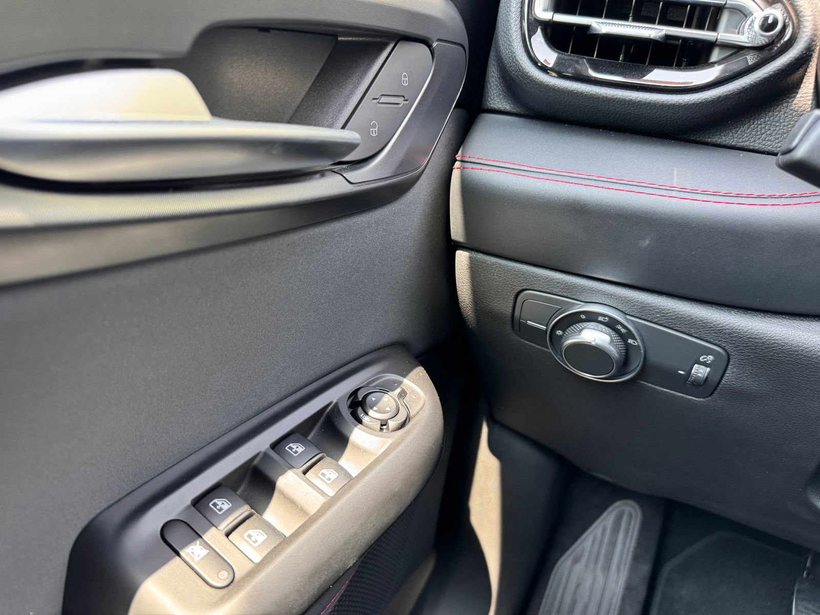 Used 2023 Dodge Hornet GT w/ GT Blacktop Package image 14