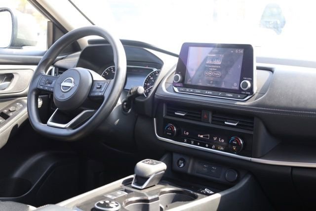 Used 2024 Nissan Rogue SV image 36