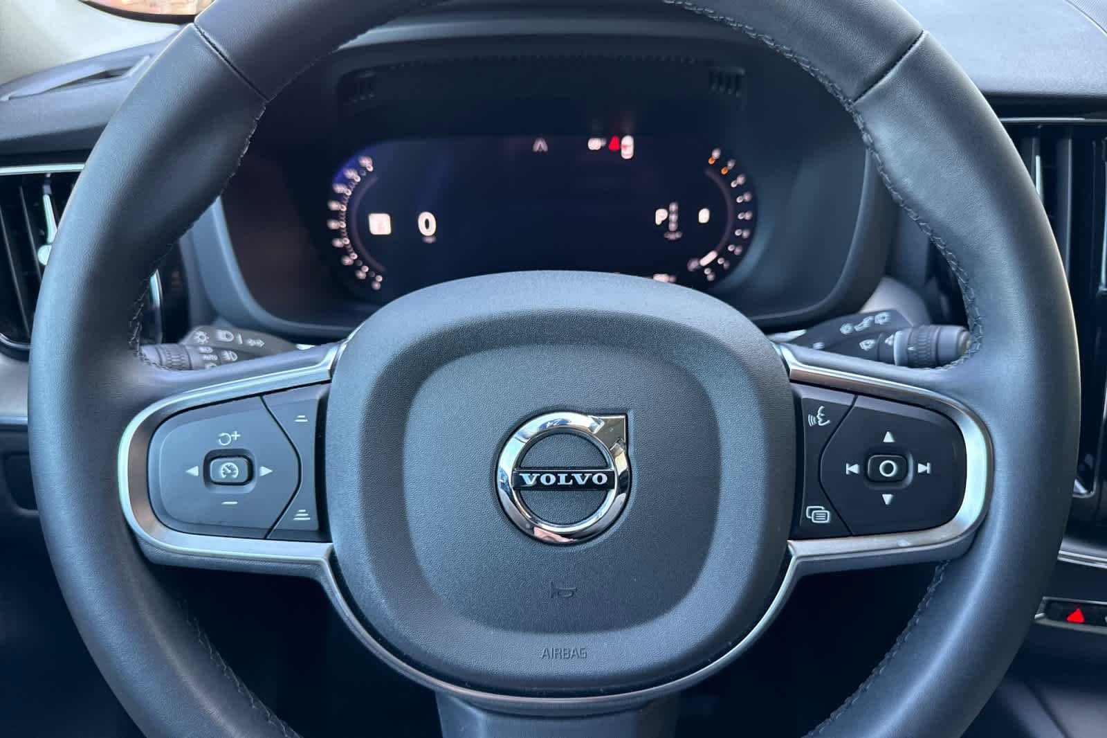 Used 2024 Volvo XC60 B5 Core AWD/4WD image 25