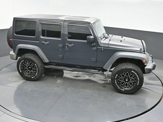 Used 2016 Jeep Wrangler Unlimited Rubicon w/ Connectivity Group image 33