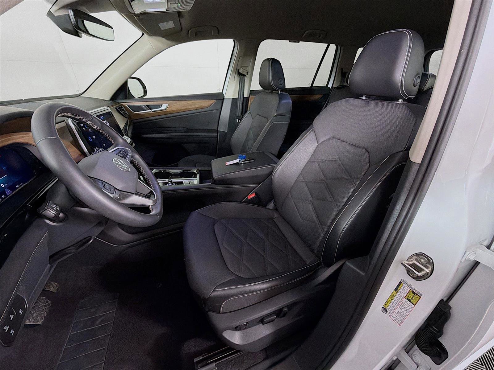 Used 2024 Volkswagen Atlas SE image 11