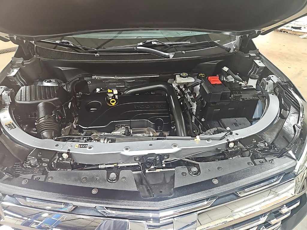 Certified 2025 Chevrolet Equinox LT image 2