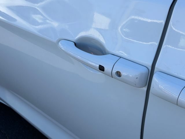 Used 2024 Chrysler Pacifica Limited FWD image 11