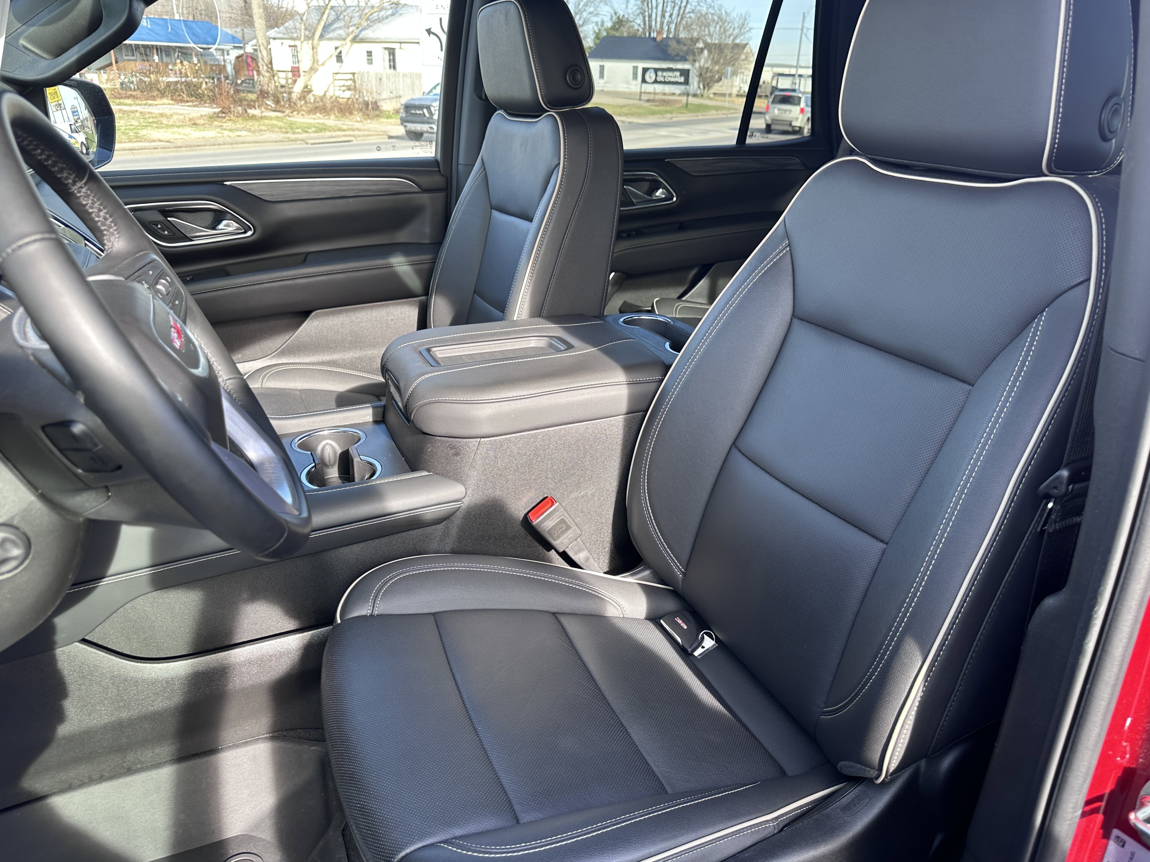 Used 2024 GMC Yukon SLT w/ SLT Luxury Package image 15