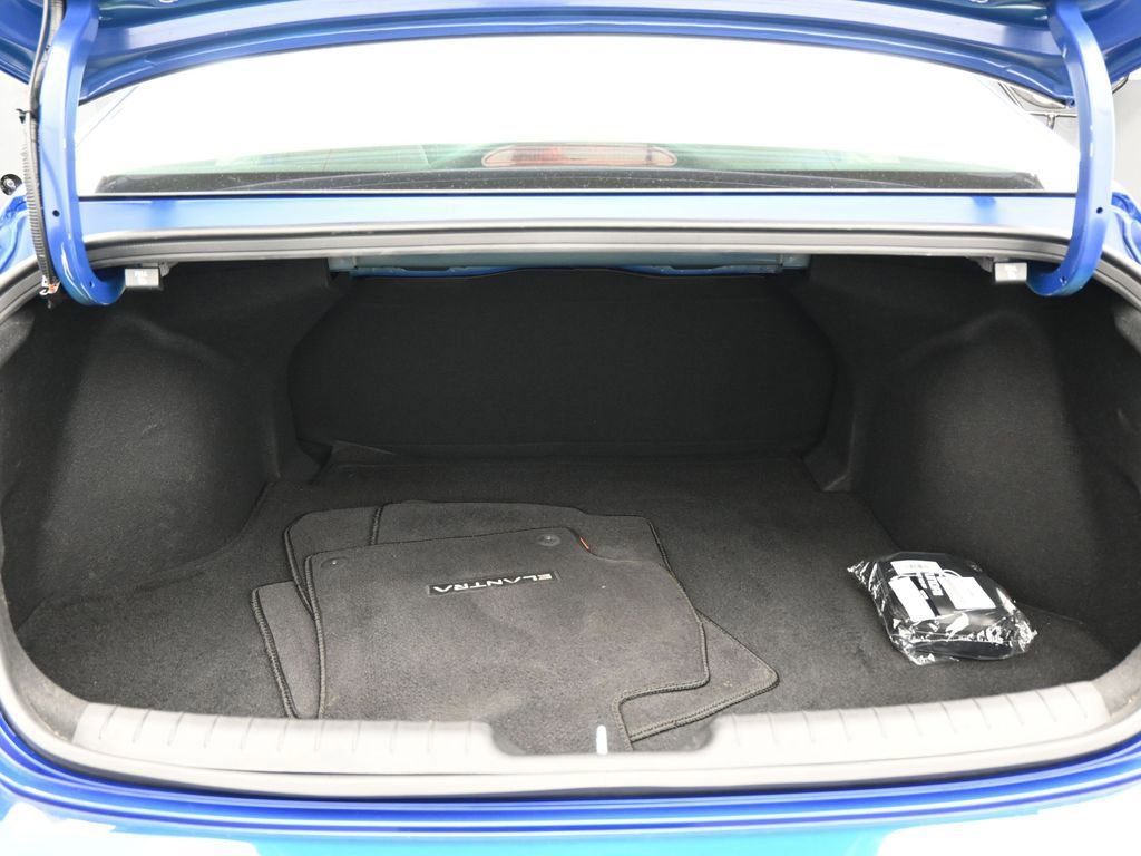 Used 2025 Hyundai Elantra Sport image 30