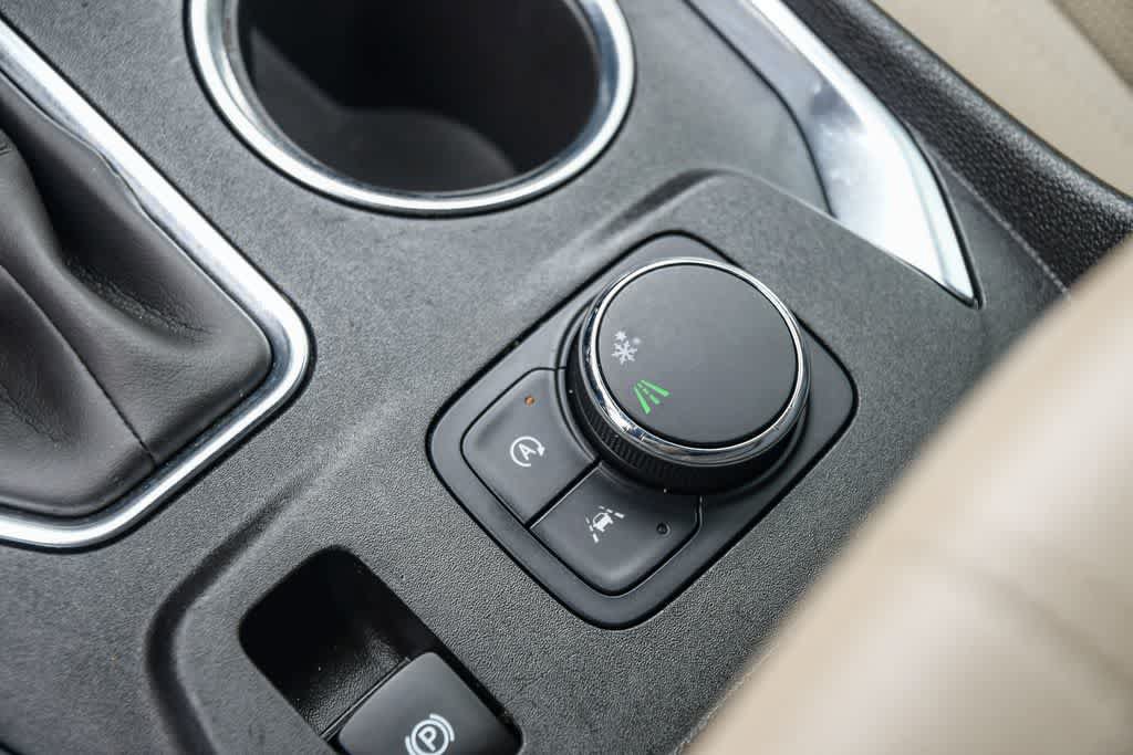 Used 2022 Chevrolet Traverse LS FWD image 21