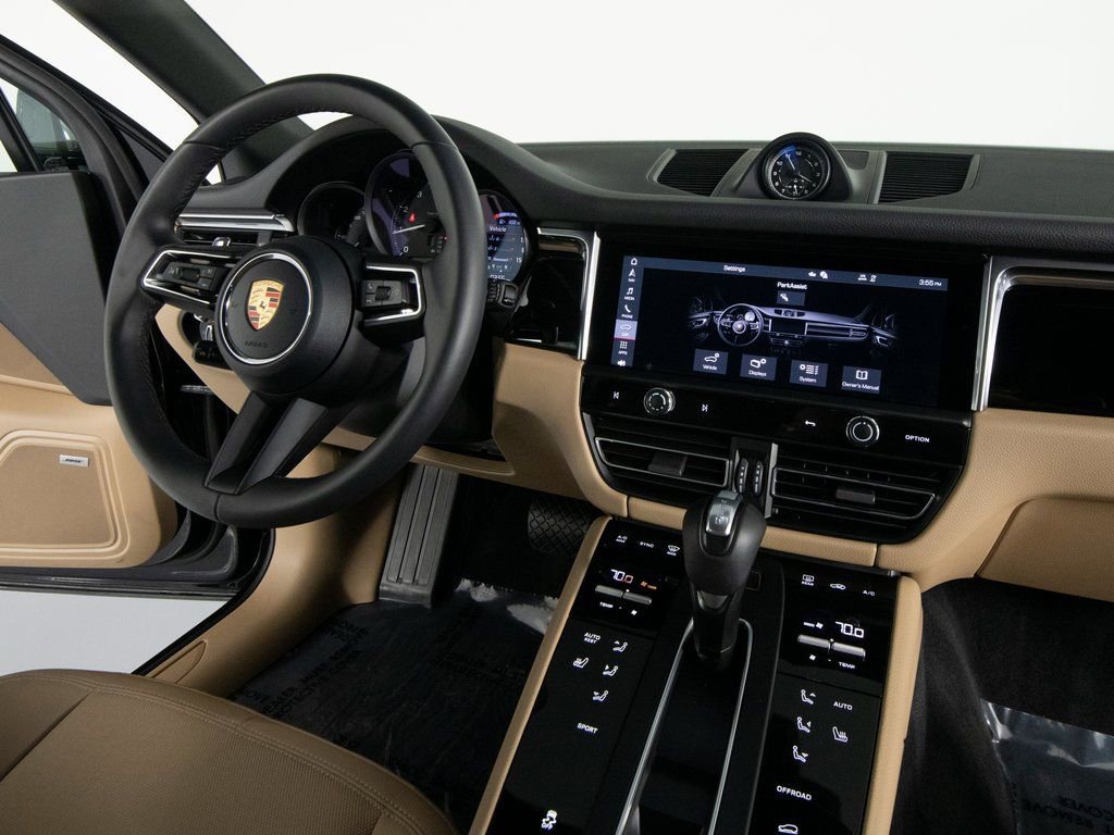 Certified 2025 Porsche Macan image 29