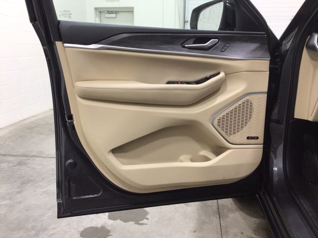 Used 2023 Jeep Grand Cherokee Limited w/ Trailer Tow Prep Group (B) image 17