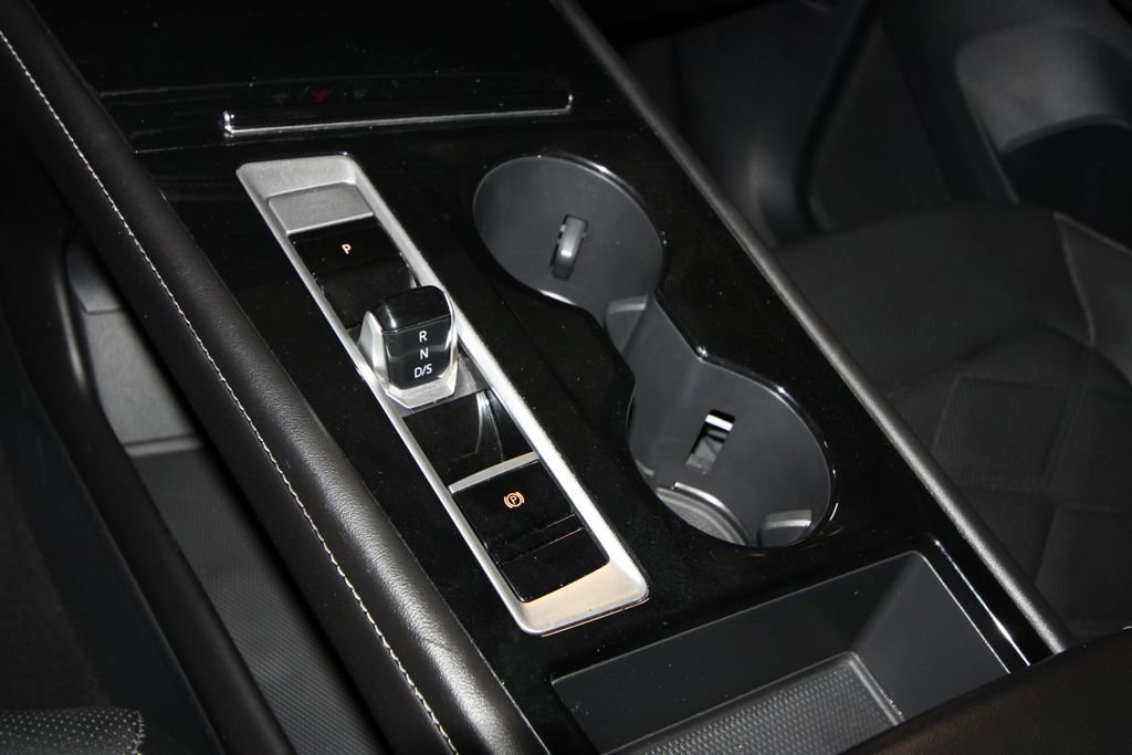 Used 2025 Volkswagen Atlas SE image 14