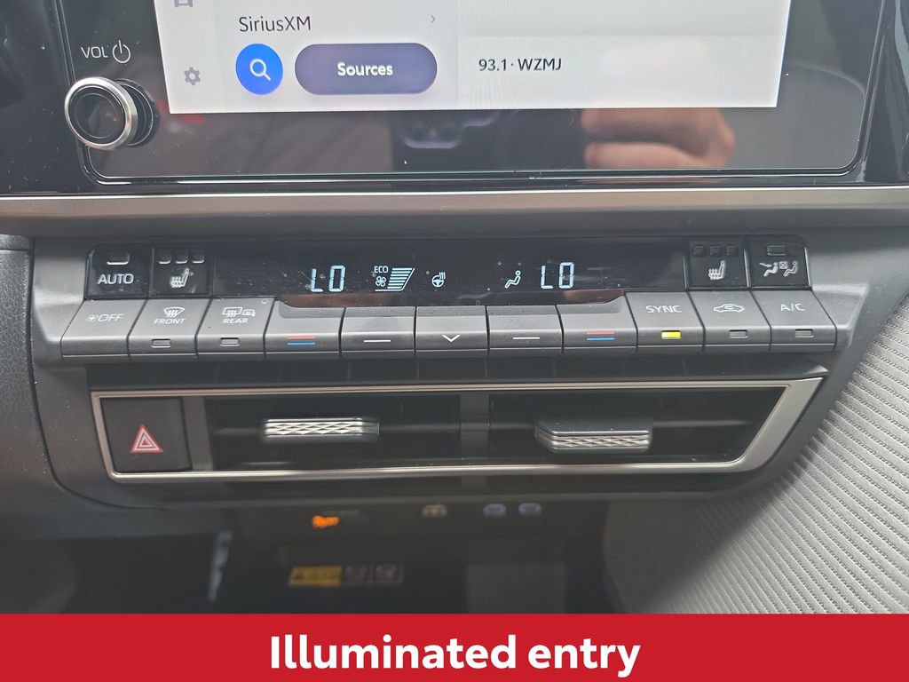 Used 2025 Toyota Camry SE w/ Convenience Package FWD image 30