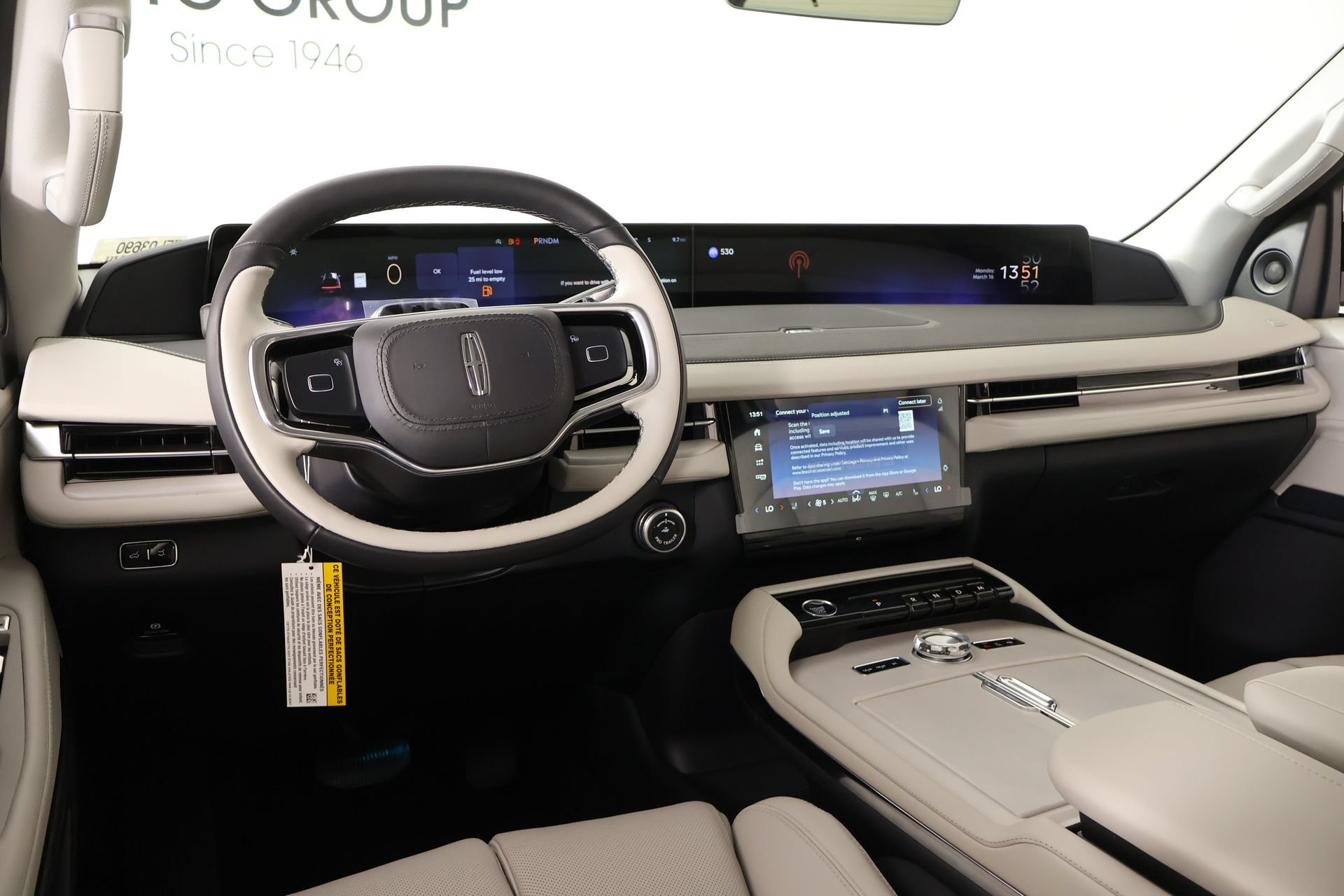 New 2026 Lincoln Navigator Premiere AWD/4WD image 2