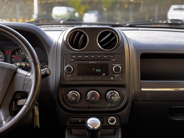 Used 2010 Jeep Compass Sport image 16