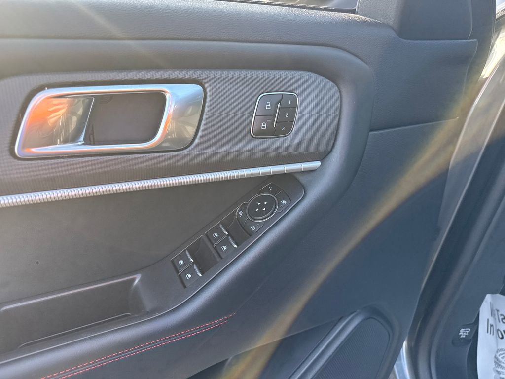 Used 2025 Ford Explorer ST-Line w/ Premium Package image 34