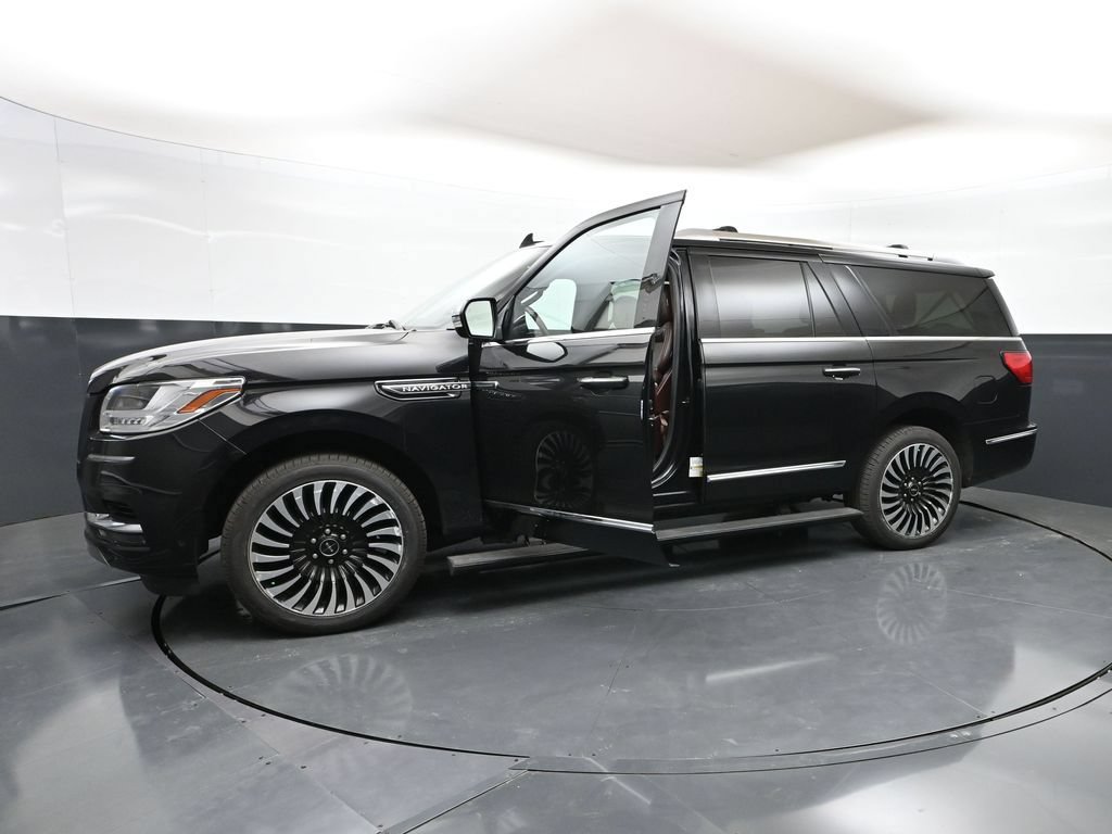 Used 2020 Lincoln Navigator L Black Label w/ Cargo Convenience Package AWD/4WD image 39