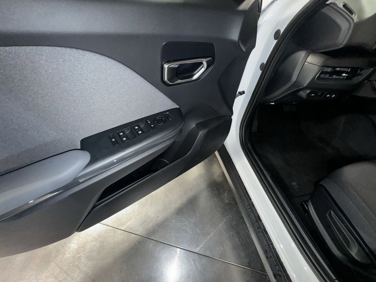 New 2025 Kia K4 EX image 16