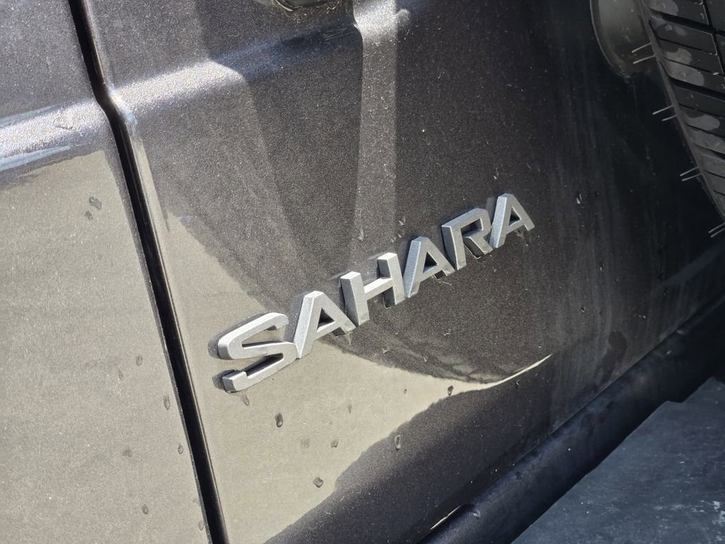 Used 2025 Jeep Wrangler Unlimited Sahara AWD/4WD image 16