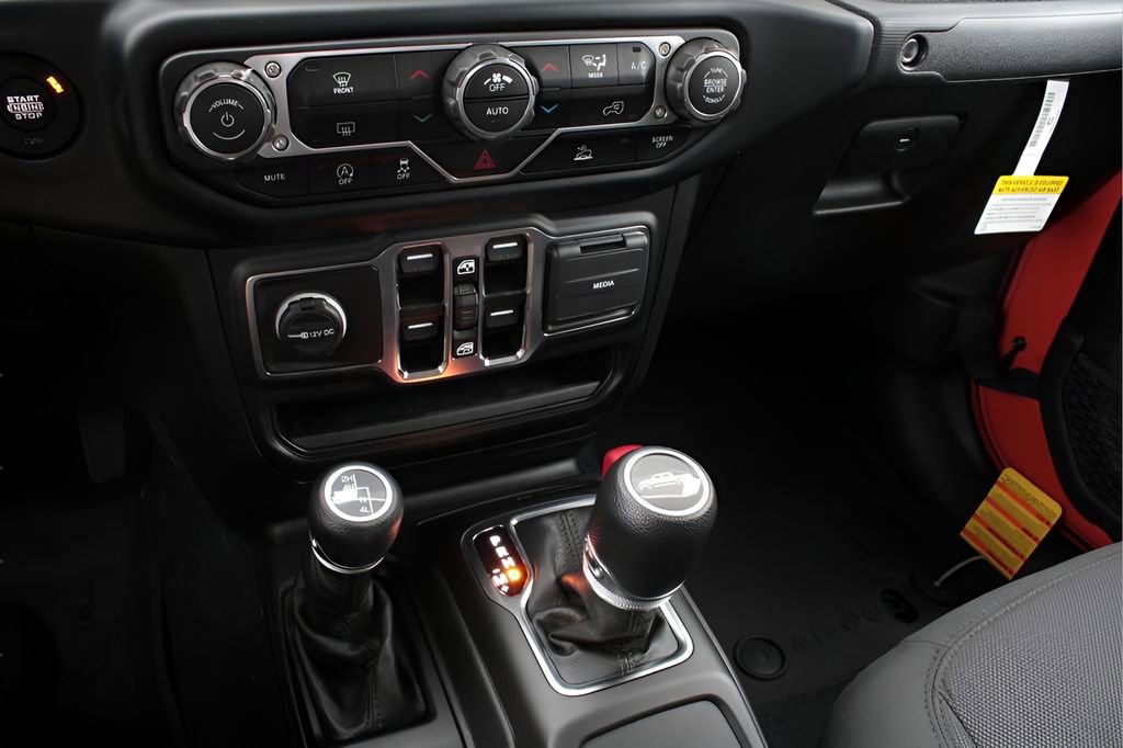 Used 2023 Jeep Gladiator Willys image 25