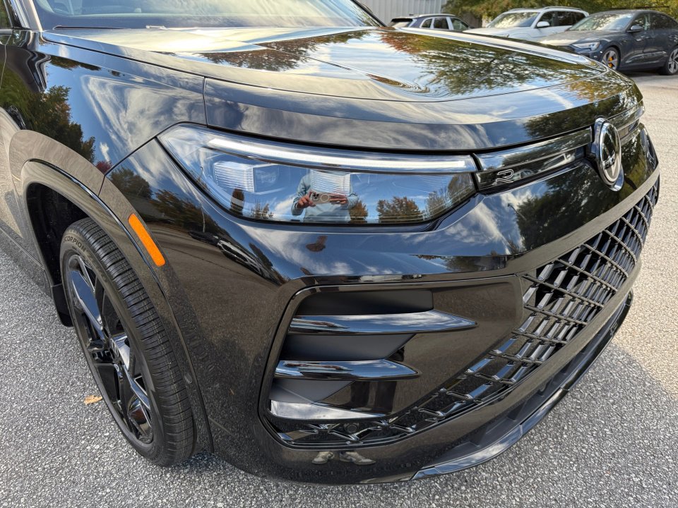 New 2026 Volkswagen Tiguan SE R-Line image 24