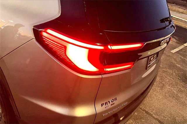 Used 2025 GMC Acadia Elevation image 23