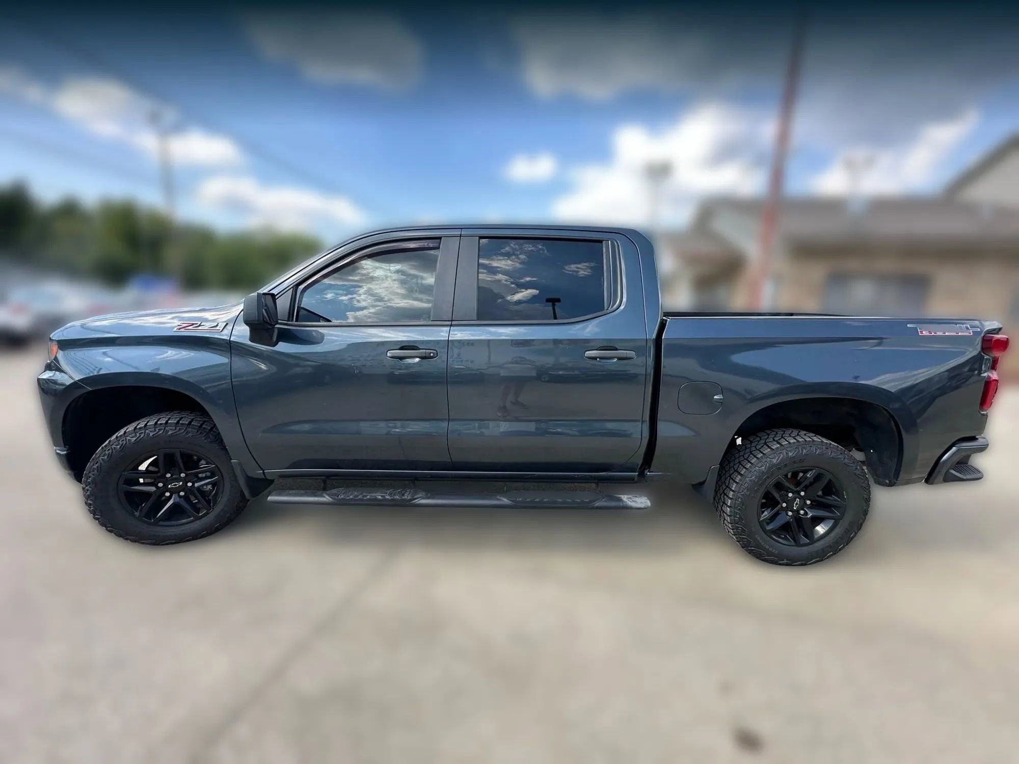 Used 2020 Chevrolet Silverado 1500 Custom Trail Boss w/ LPO, Dark Essentials Package image 4