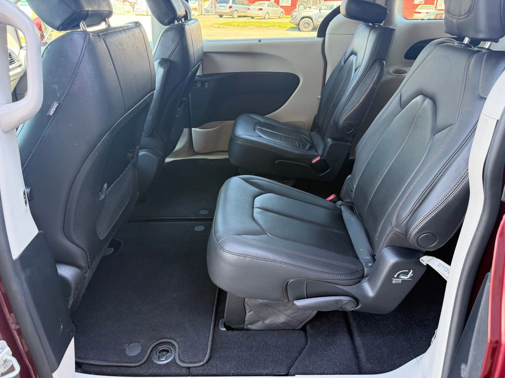Used 2020 Chrysler Pacifica Touring-L w/ Advanced Safetytec Group image 17
