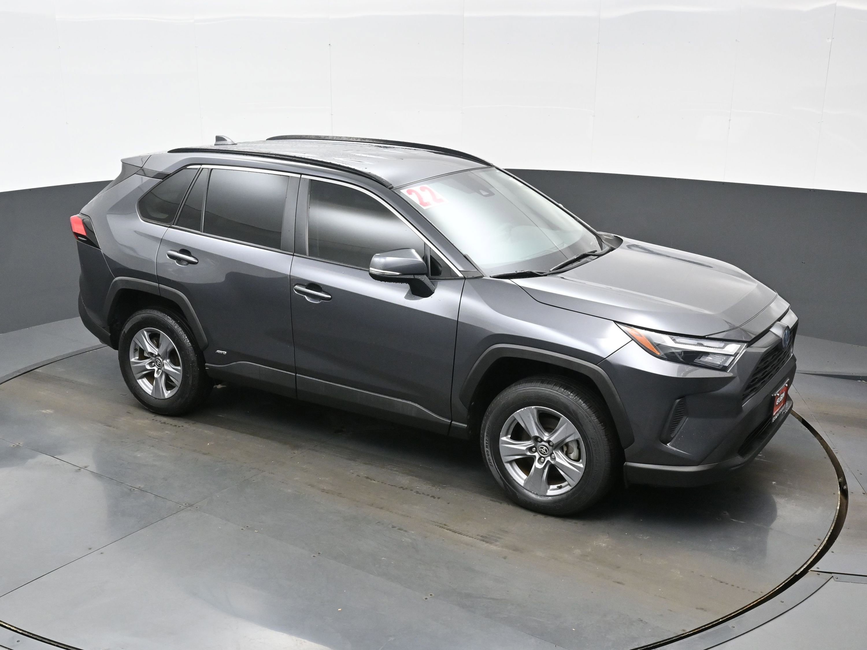 Used 2022 Toyota RAV4 XLE image 33