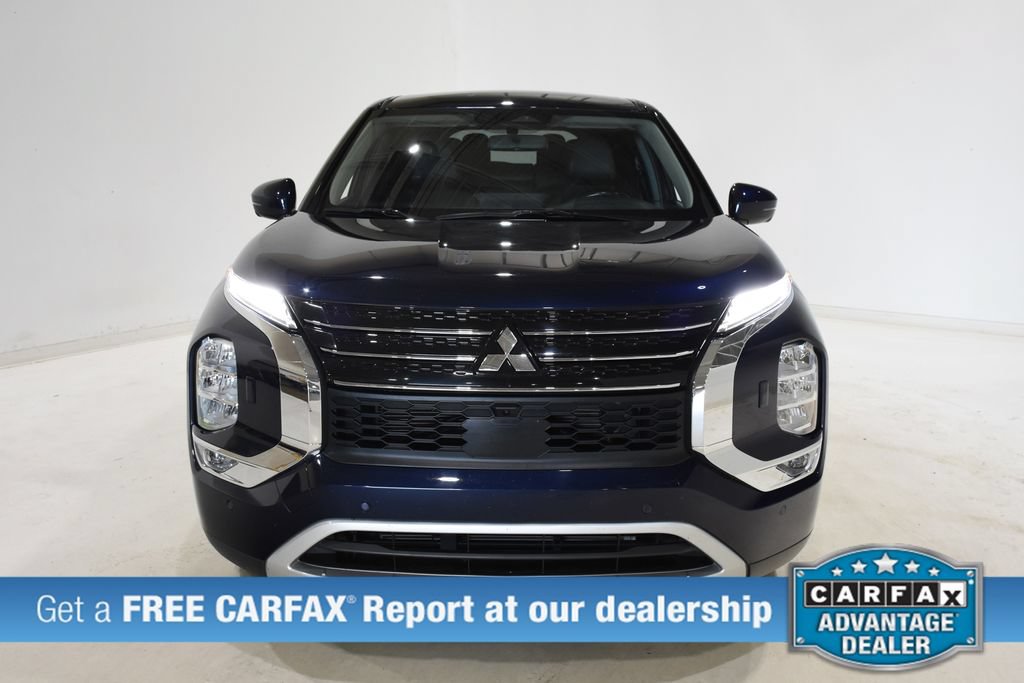 Used 2024 Mitsubishi Outlander SE AWD/4WD image 2