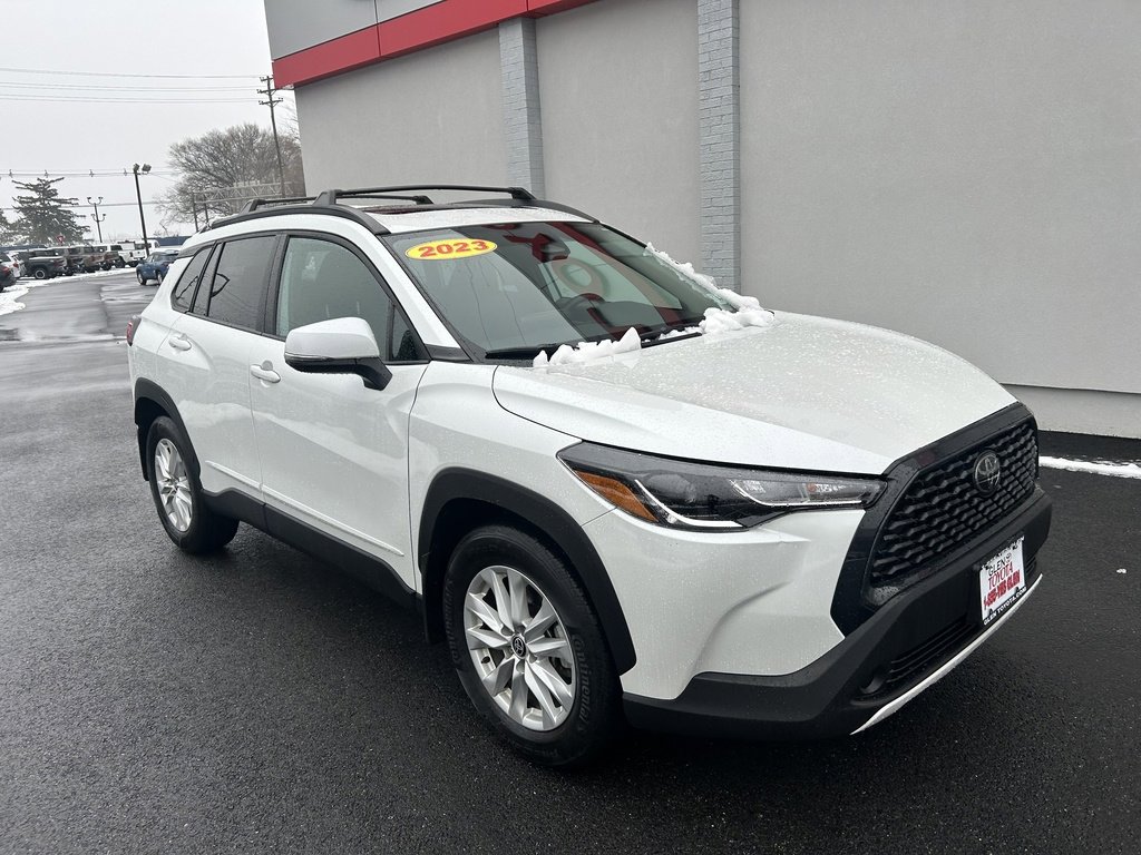 Used 2023 Toyota Corolla Cross LE image 4