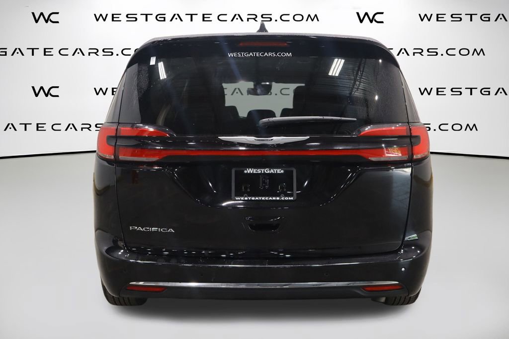 Used 2024 Chrysler Pacifica Touring-L image 5
