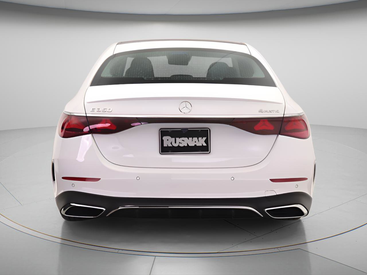 Used 2025 Mercedes-Benz E 350 4MATIC Sedan image 5