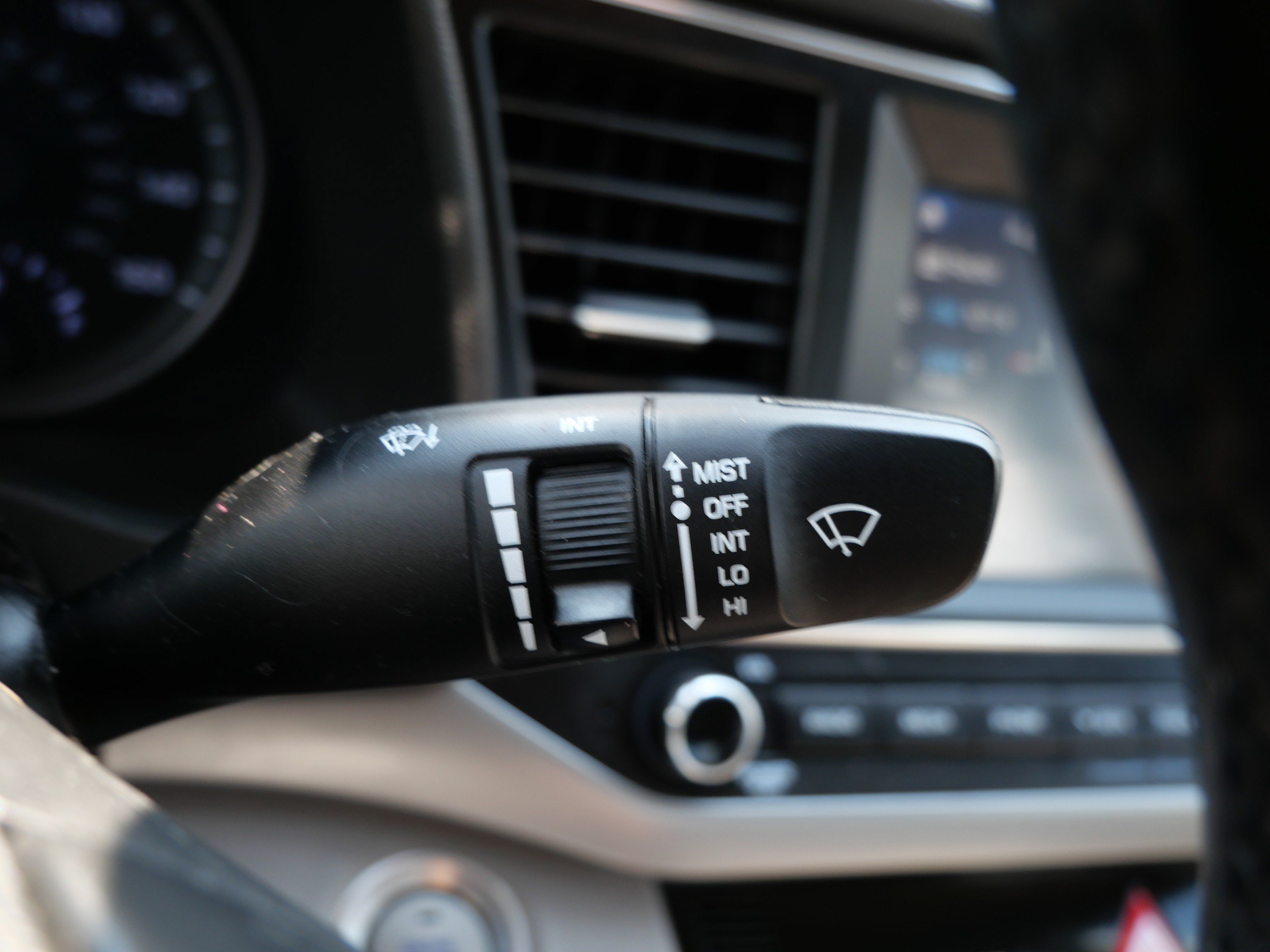 Used 2017 Hyundai Elantra Limited FWD image 34