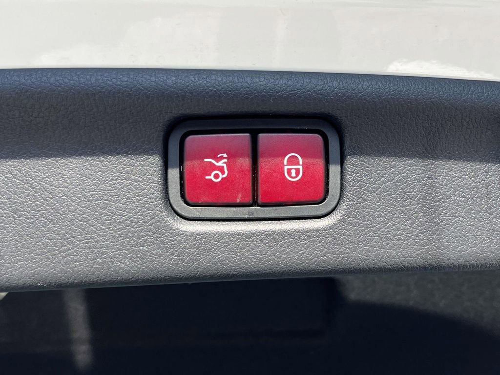 Used 2022 Mercedes-Benz C 300 Sedan image 28