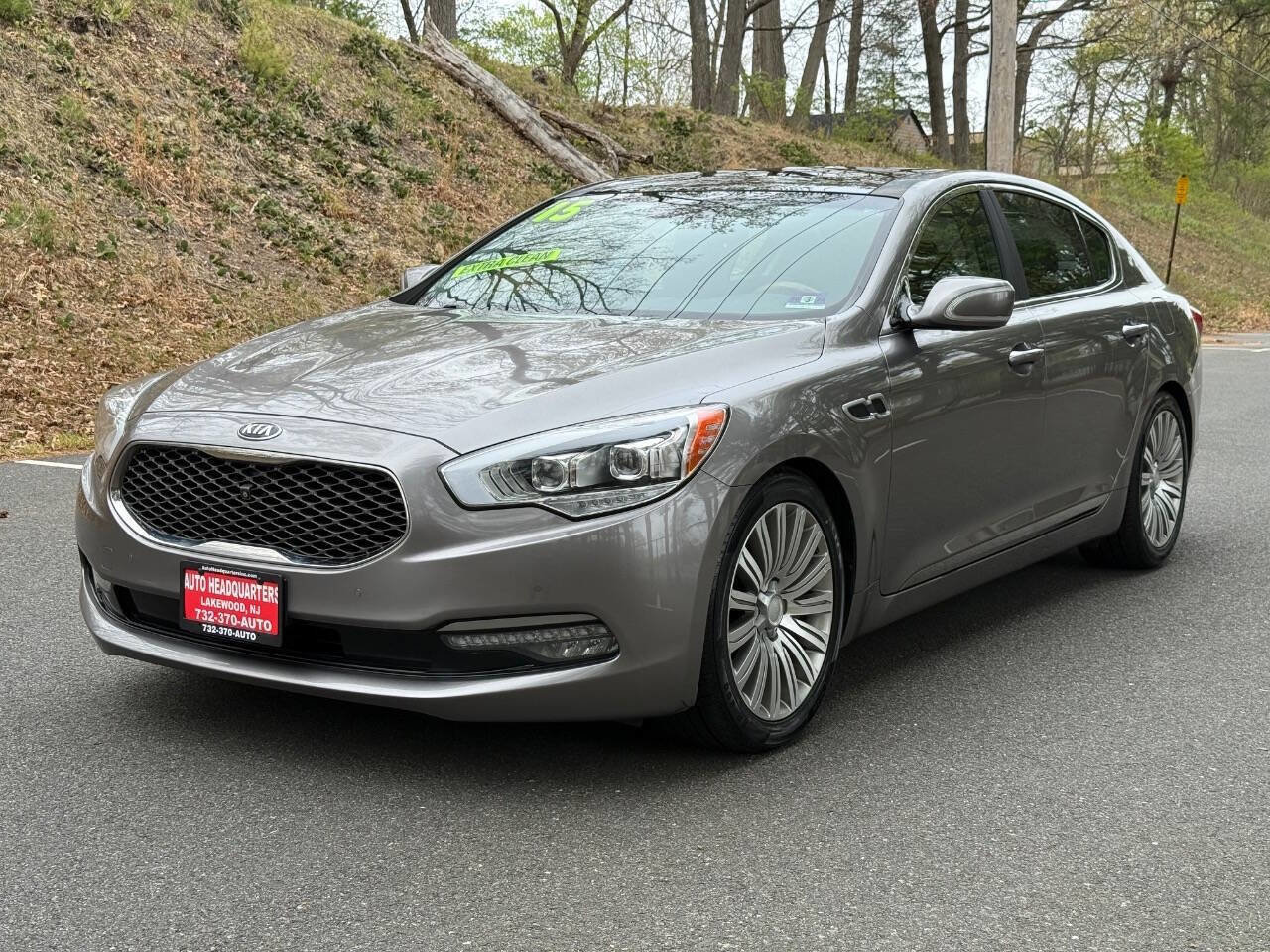Used 2015 Kia K900 Premium w/ Interior Highline Package image 1