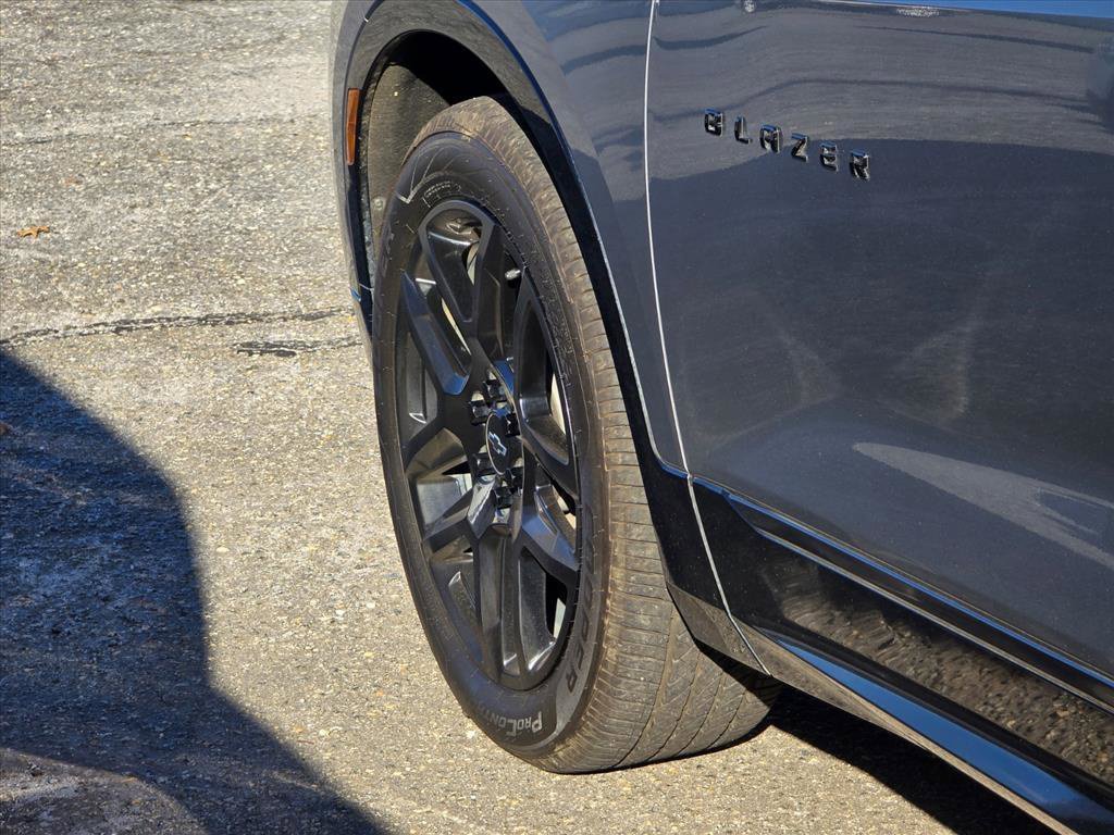 Used 2025 Chevrolet Blazer RS w/ Driver Confidence II Package FWD image 19