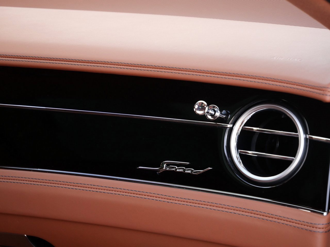 Used 2024 Bentley Flying Spur W12 image 26