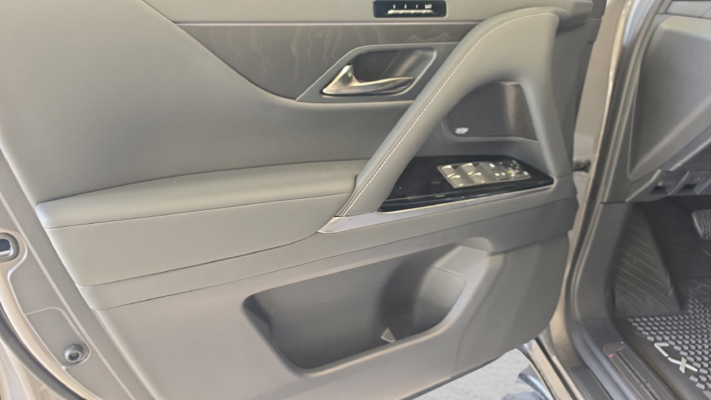 New 2026 Lexus LX 600 4WD w/ Accessory Package (2T) image 12