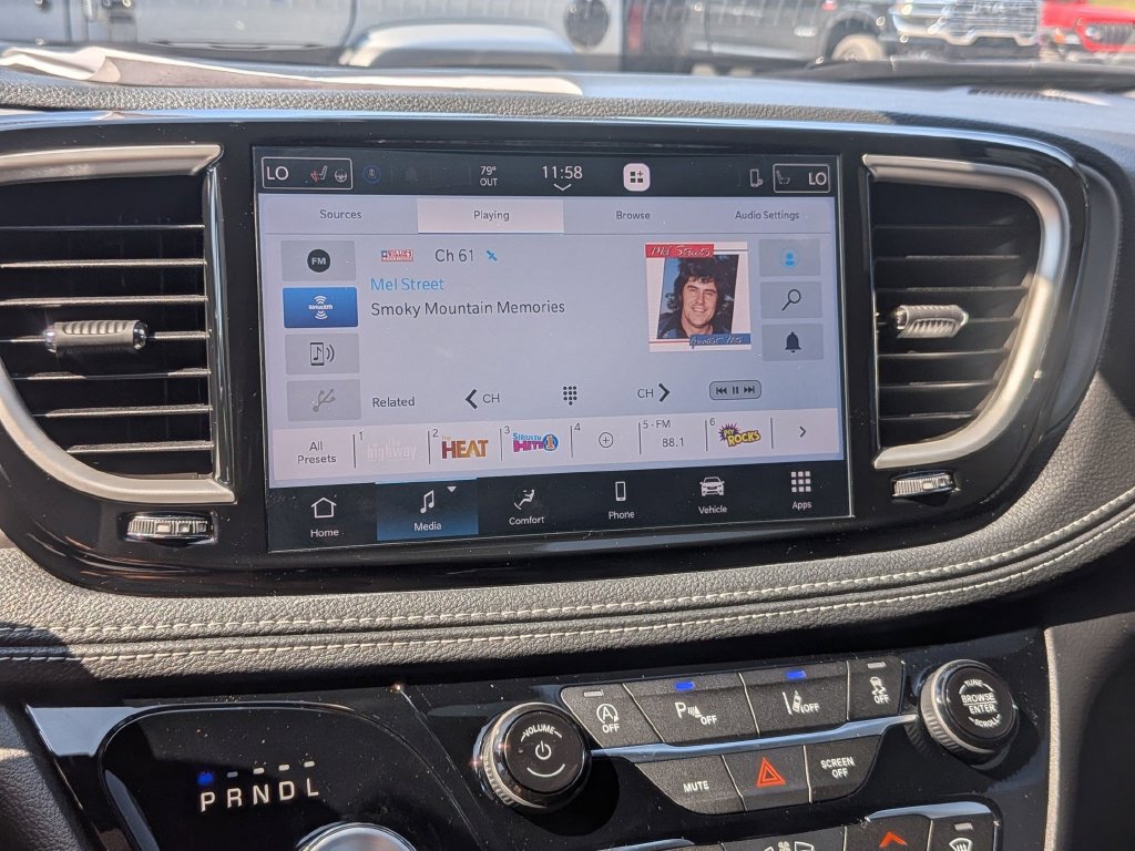 New 2027 Chrysler Pacifica Select FWD image 22