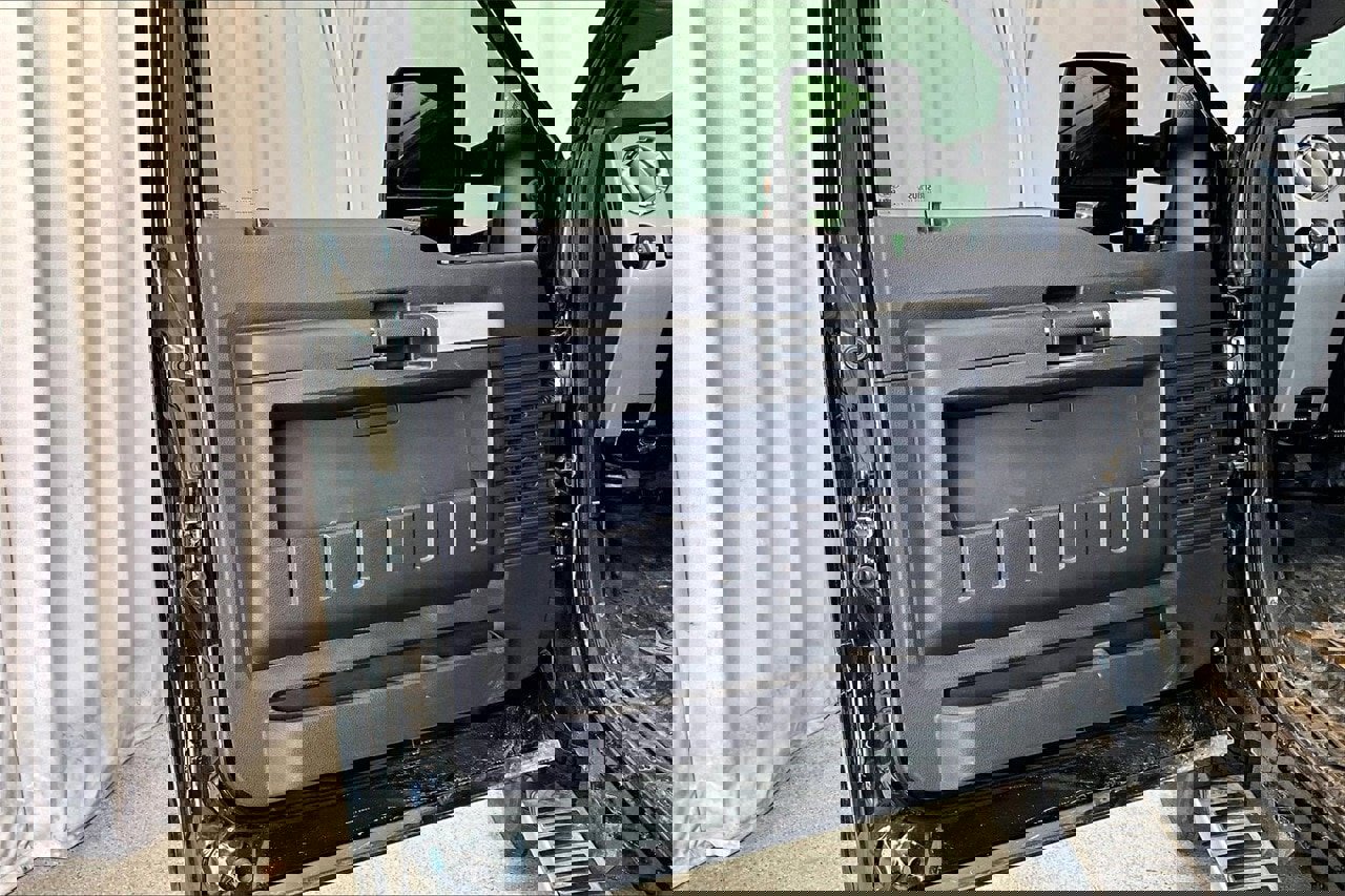 Used 2015 Ford F250 Lariat w/ Lariat Ultimate Package image 21